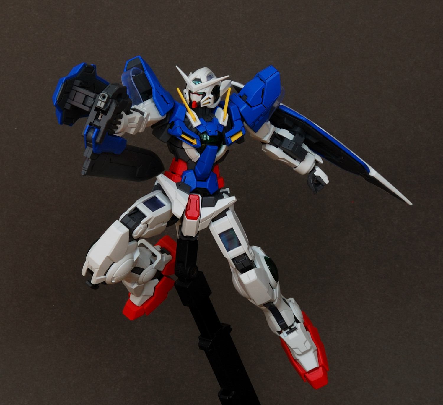 MG 1/100 Gundam Exia Review