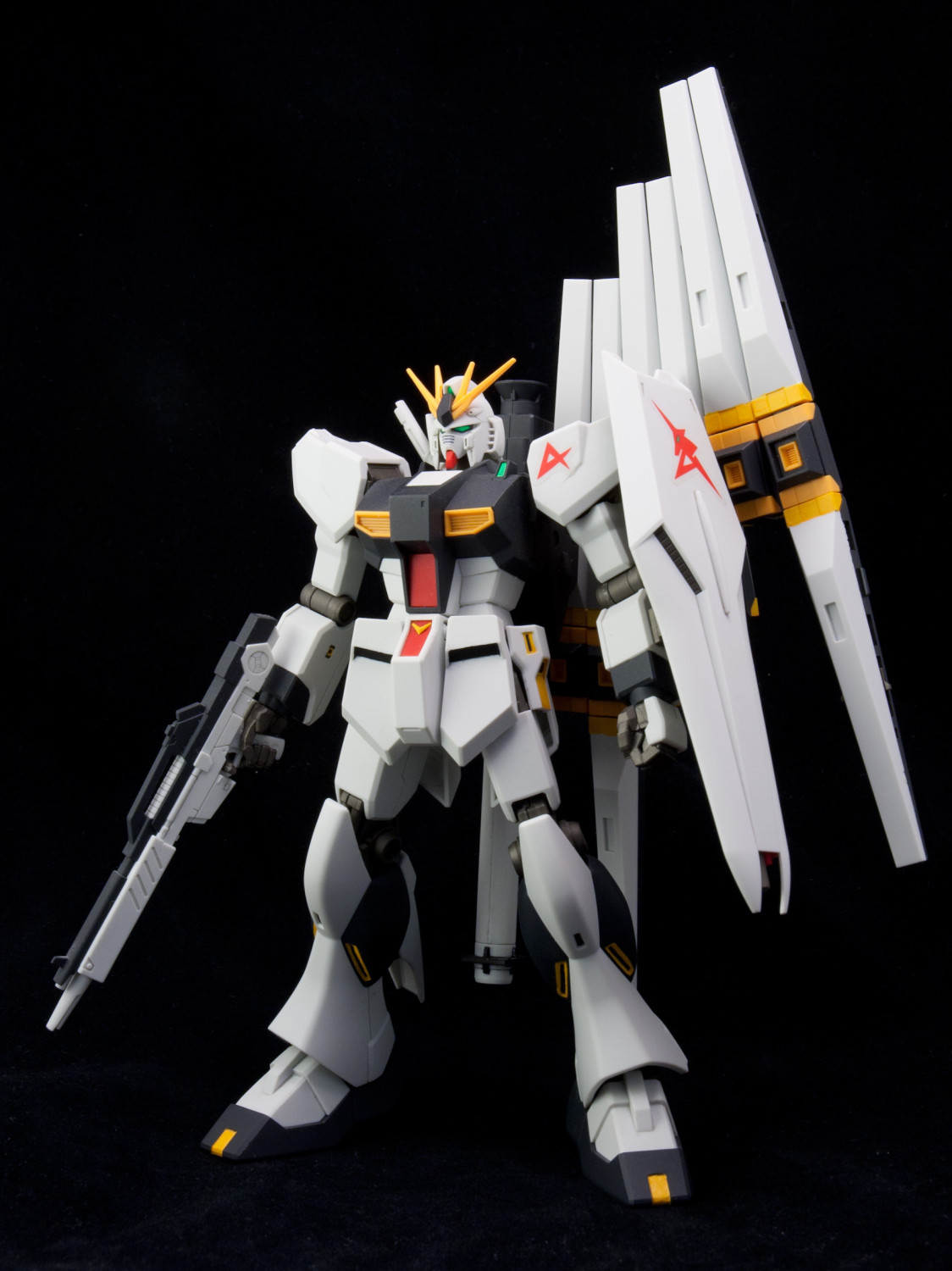 HGUC-Nu-Gundam-009.jpg